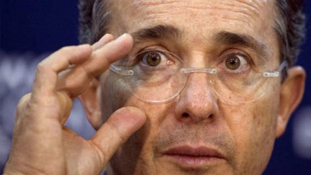 alvaro-uribe_desquiciado