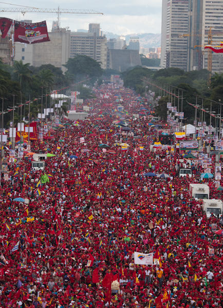 chavez-avenida-bolivar-caracas-marea-roja