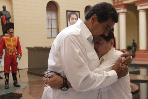 maduro_maradona_abrazo