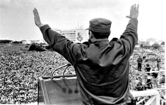 Fidel en la Plaza de la Revolución. Foto: Korda.