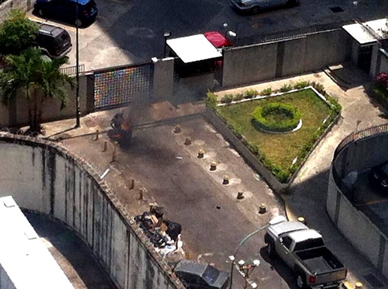 moto-gnb-quemada-guarimba-los-ruices