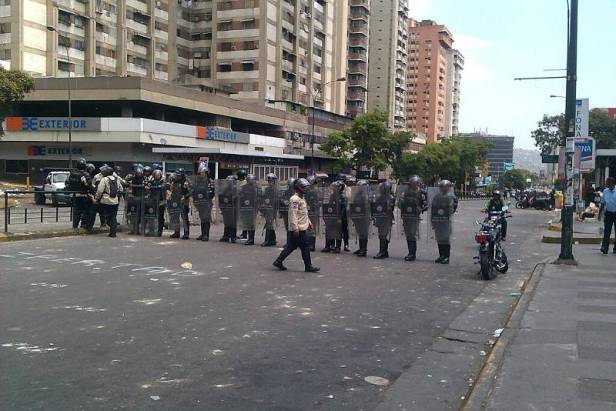 moto-gnb-quemada-guarimba-los-ruices2
