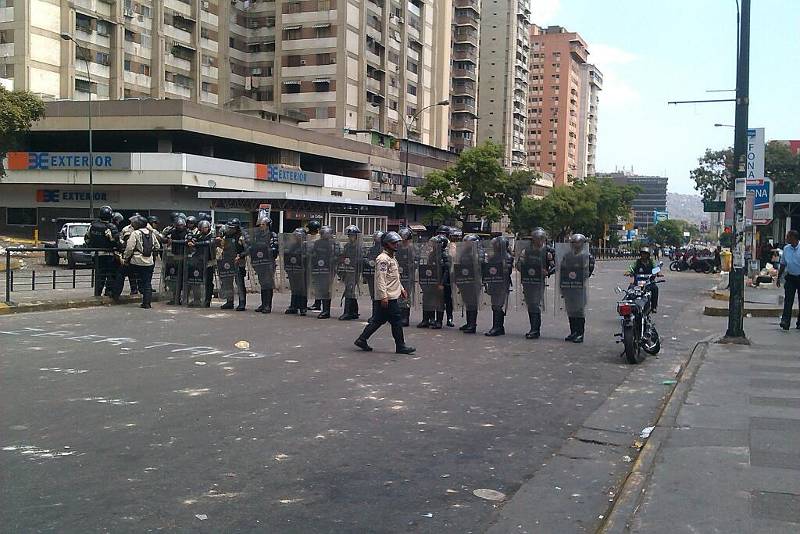 moto-gnb-quemada-guarimba-los-ruices2
