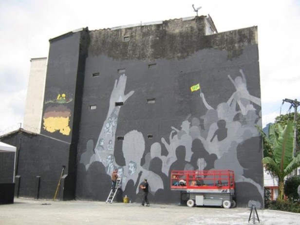 Momentos de la elaboración del mural hace algunos meses