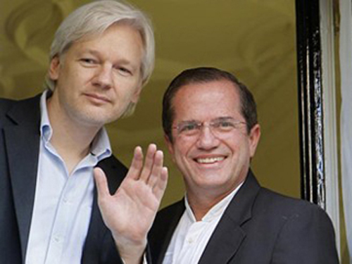 assange-patino