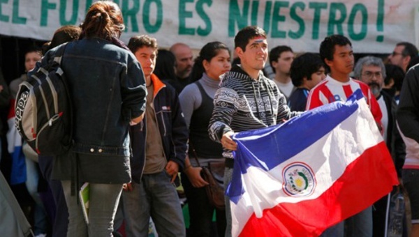 La Federación Nacional de Estudiantes Secundarios de paraguay apoya el accionar docente señalando que los maestros reivindican derechos arrebatados (Foto: teleSUR)
