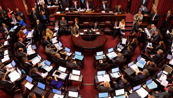 Con mayoría a favor, Congreso argentino debate el Pago Soberano.