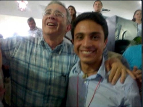 Álvaro Uribe Vélez junto a Gómez Saleh