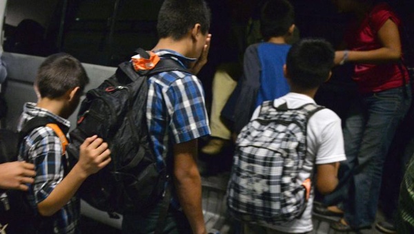 Varias decenas de niños son separados de sus padres en Italia por una rigurosa ley de protección. (Foto: AFP)