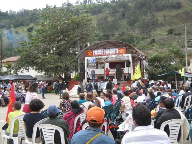Aspecto de la gran concentración popular y agraria realizada el viernes 23 de enero en la plaza principal del municipio de Cabrera