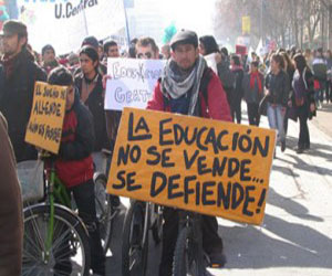 Protestan estudiantes en Chile.