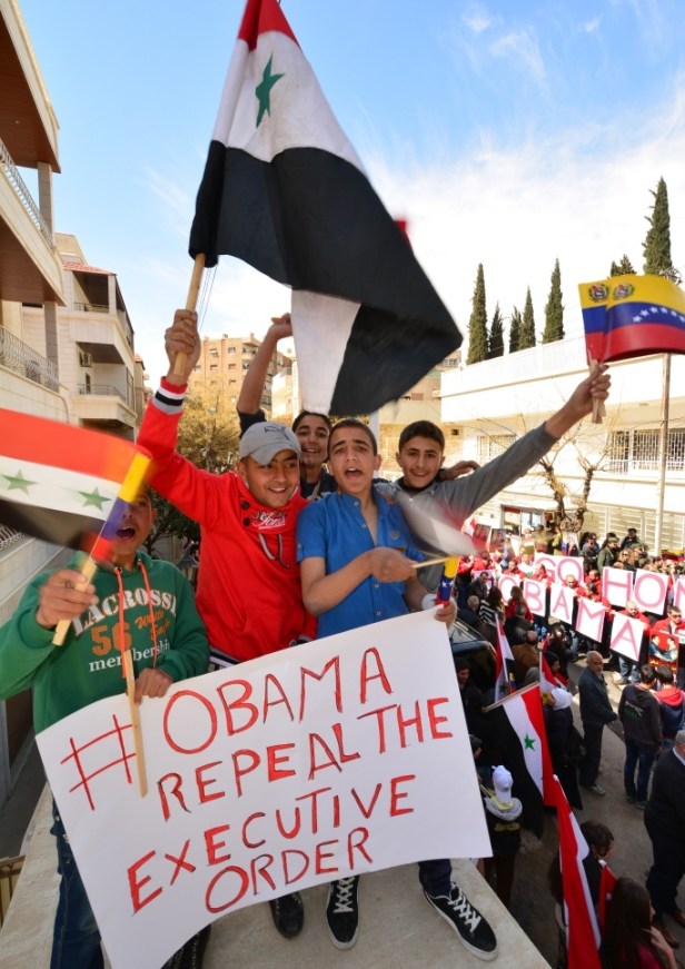 LA JUVENTUD SIRIA QUE CRECE EN MEDIO DEL DRAMA QUE GENERAN LOS ATAQUES TERRORISTAS, HOY MUESTRA SU AMOR Y SOLIDARIDAD CON VENEZUELA Credito: Prensa / Embajada de Venezuela en Siria