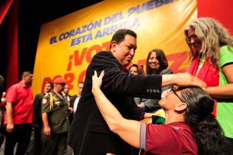 mujeres-con-chavez-2