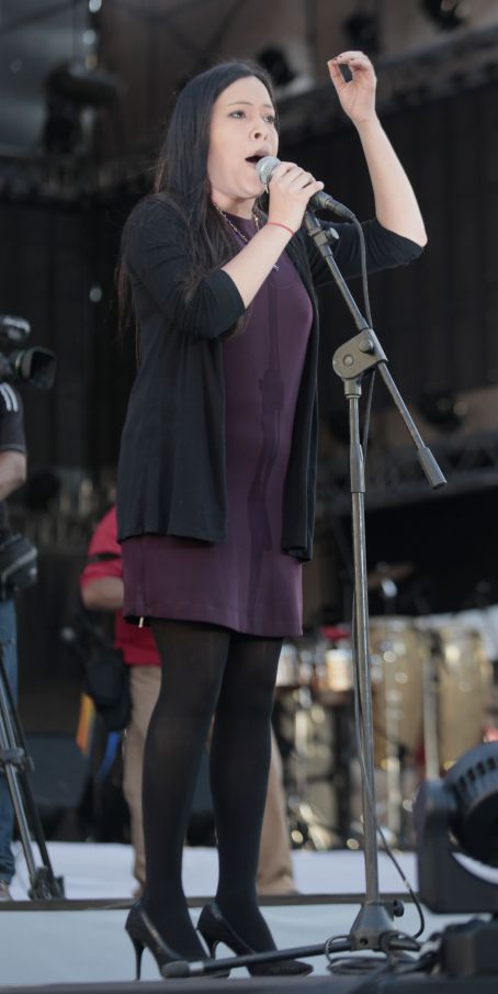 residente_y_mujeres_101425864641