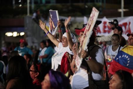 residente_y_mujeres_191425864636