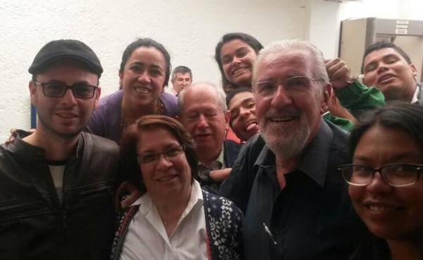 Aida espera que “nos podamos encontrar en el camino, que me apoyen en esta terquedad de querer construir un mundo diferente, y que sin más avancemos de la mano, por una ciudad para la paz, la justicia y la felicidad humana”