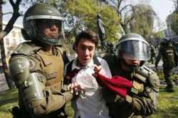 chile_valparaiso_carabinero