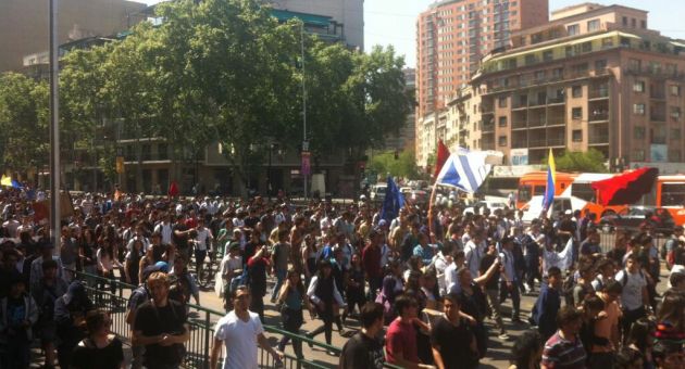 estudiantes_chile_protestas1382066743