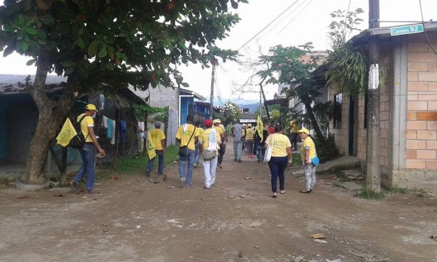 UP de Apartadó en campaña casa a casa en los barrios, recibiendo respaldo de los habitantes. 