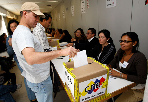 venezolanos_votando