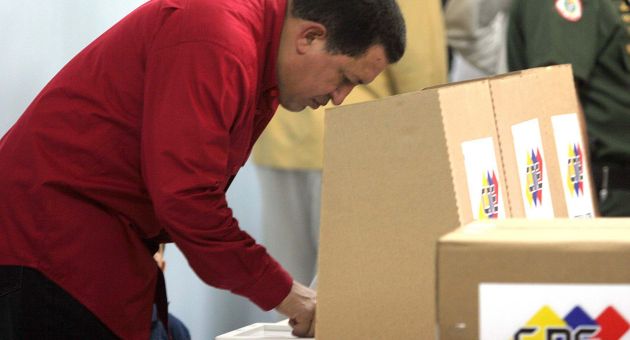 chavez-votando