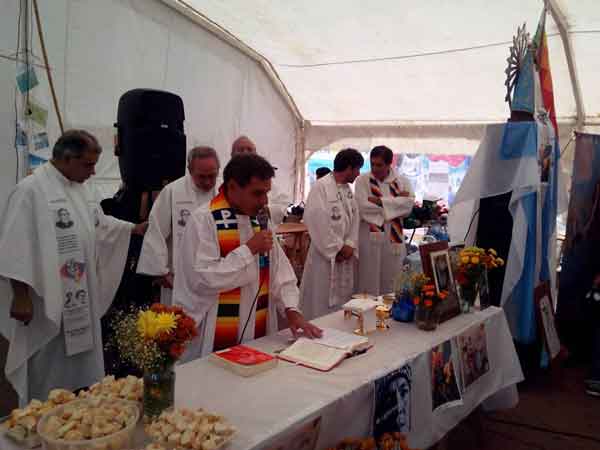 2016_02_aznarez_legenda1_curas-opcion-preferencial-pobres_foto_divulgacao