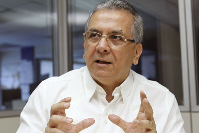 INT01.MADRID, 24/07/2012.- El diputado venezolano Rodrigo Cabezas, presidente del grupo parlamentario de su paÌs en el Parlamento Latinoamericano, durante una entrevista con EFE hoy, 24 de julio de 2012, en Madrid, en la que sostuvo que Europa debe romper con "un recetario" basado en polÌticas de austeridad que, como se demostrÛ en LatinoamÈrica, "no hace otra cosa que traer pobreza". EFE/ZIPI