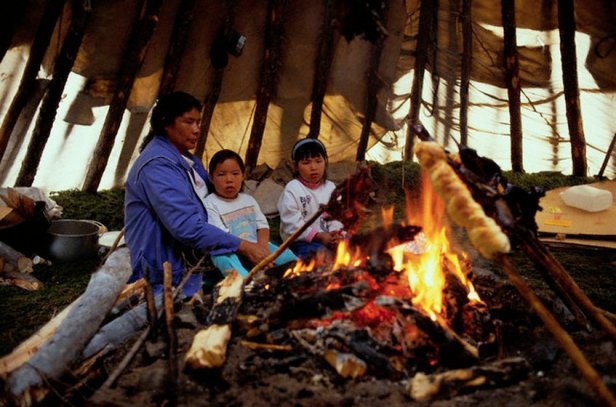 mujeres-y-niñas-indígenas-en-Canadá