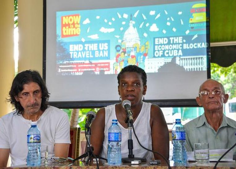 Gail Walker(C), directora ejecutiva de Pastores por la Paz, interviene en la conferencia de prensa realizada en la sede del Instituto Cubano de Amistad con los Pueblos (ICAP), como parte de las actividades de la XVII Caravana de Amistad Estados Unidos-Cuba de Pastores por la Paz, en La Habana, el 19 de julio de 2016. ACN FOTO/ Yaciel PEÑA DE LA PEÑA/ rrcc
