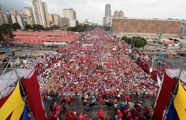 Gigantescas-movilizaciones-populares-en-Venezuela-son-invisibilizadas-por-la-prensa-burguesa-mundial-que-aviva-la-violencia-y-el-terrorismo-de-la-derecha.