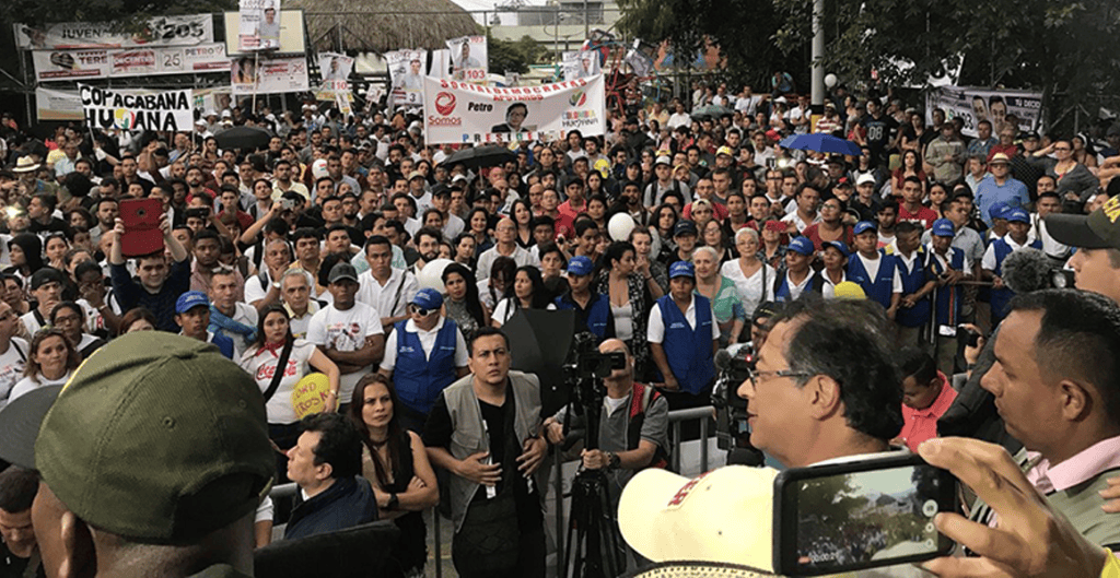En la Comuna 13 de Medellín Petro llamó a conquistar la Republica&nbsp;Democrática