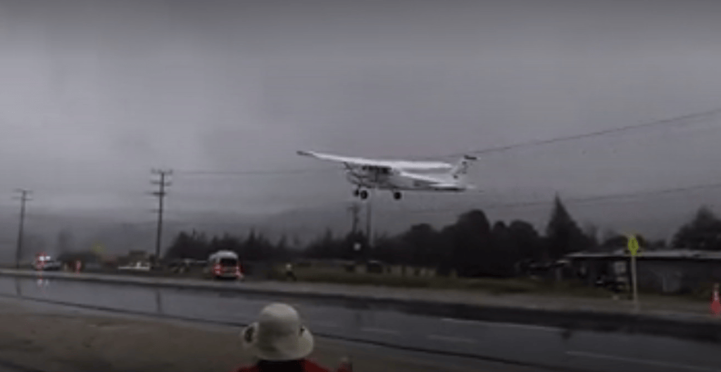 Avioneta aterriza de emergencia en calle de&nbsp;Colombia