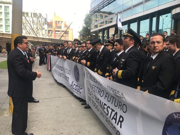 Protesta-de-Pilotos-de-Avianca (1)