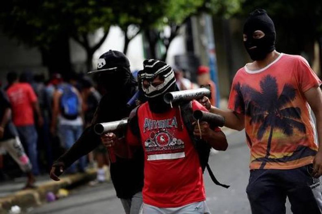 Grupos violentos en Nicaragua atacan hospital y asesinan a dos militares&nbsp;retirados