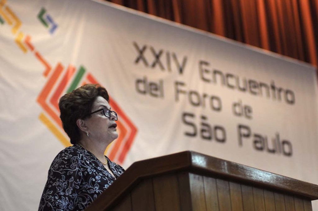 Dilma afirma que su ‘delito’ y el de Lula fue defender a los humildes (+Fotos y&nbsp;Video)