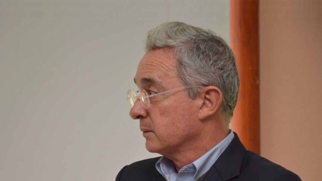 Uribe Vélez renuncia al&nbsp;Senado