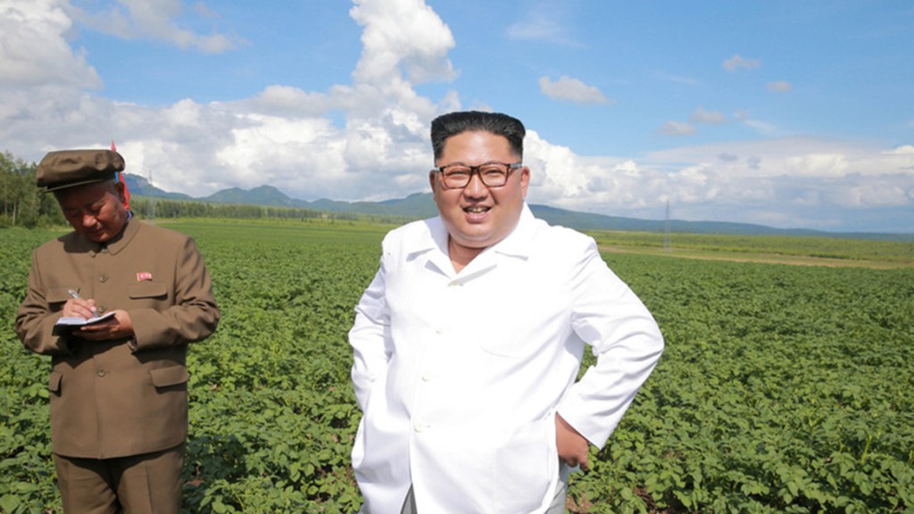Kim Jong-un visita un campo de patatas en vez de reunirse con&nbsp;Pompeo