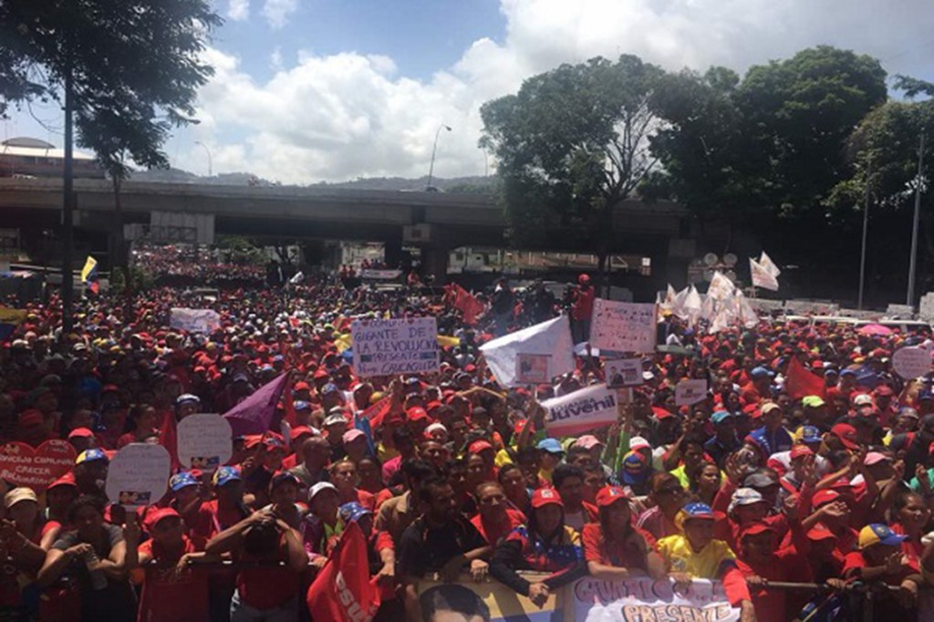 AVALANCHA ROJA | Revolucionarios marchan por la paz y en respaldo al presidente&nbsp;Maduro