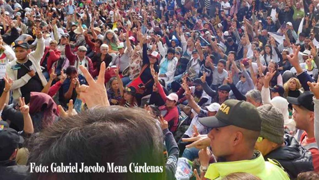 Petro denuncia que Duque amplía presupuesto para la&nbsp;guerra