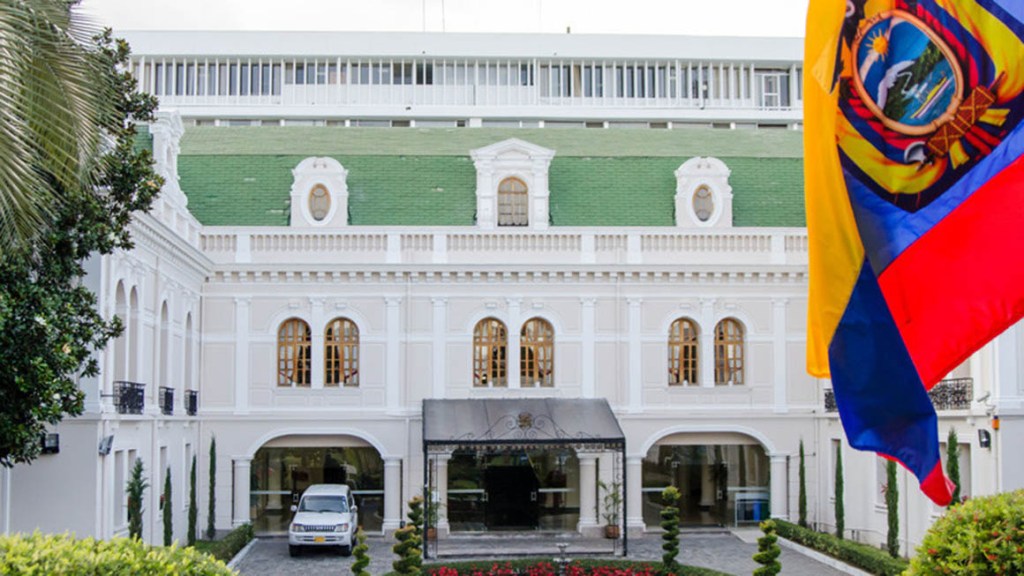 Ecuador expulsa a embajadora de&nbsp;Venezuela
