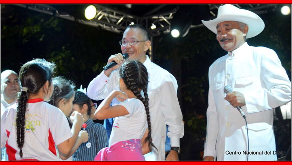 Cantos de Trabajo del Llano convocó gran afluencia de público a la Plaza Bolívar en la FILVEN&nbsp;2018