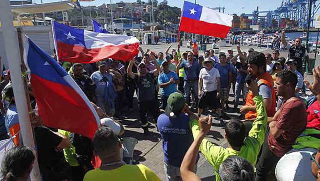 Prolongado paro de portuarios chilenos se agudiza y&nbsp;amplía