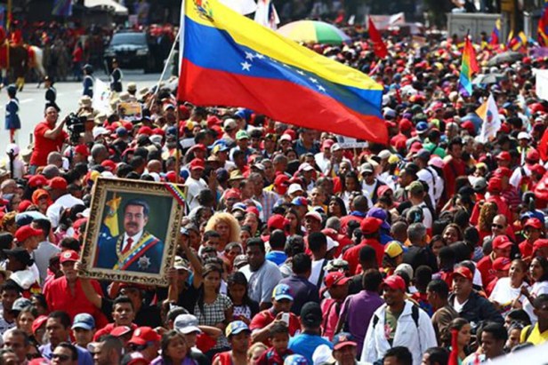 toma-de-posesion-de-nicolas-maduro-02-580x387