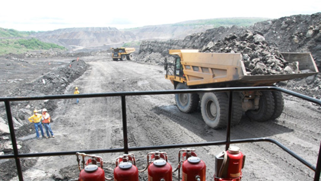 Rechazo a 200 despidos en minas carboneras de la&nbsp;costa