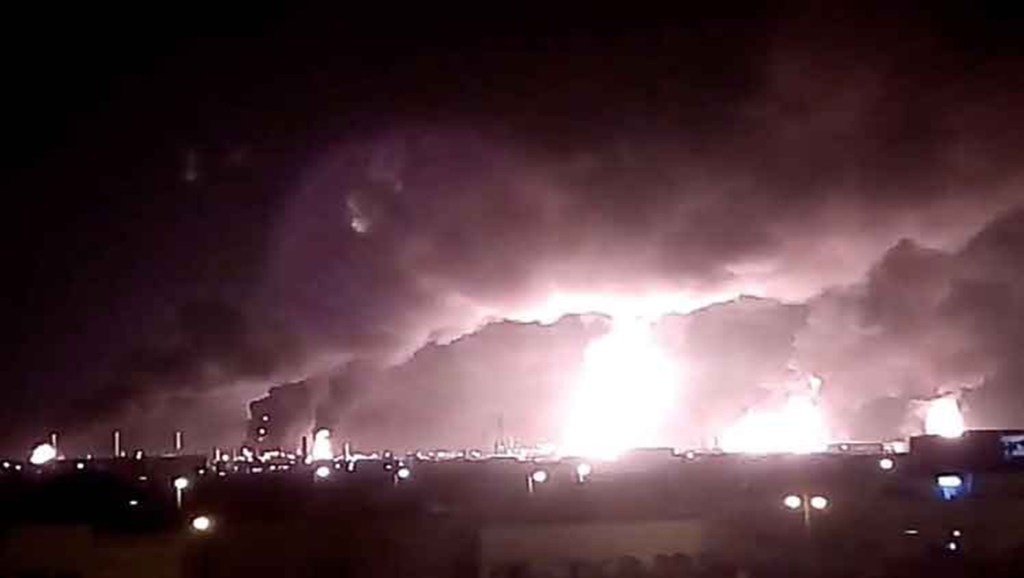 Imágenes satélites muestran daños de bombardeo a petrolera&nbsp;saudita