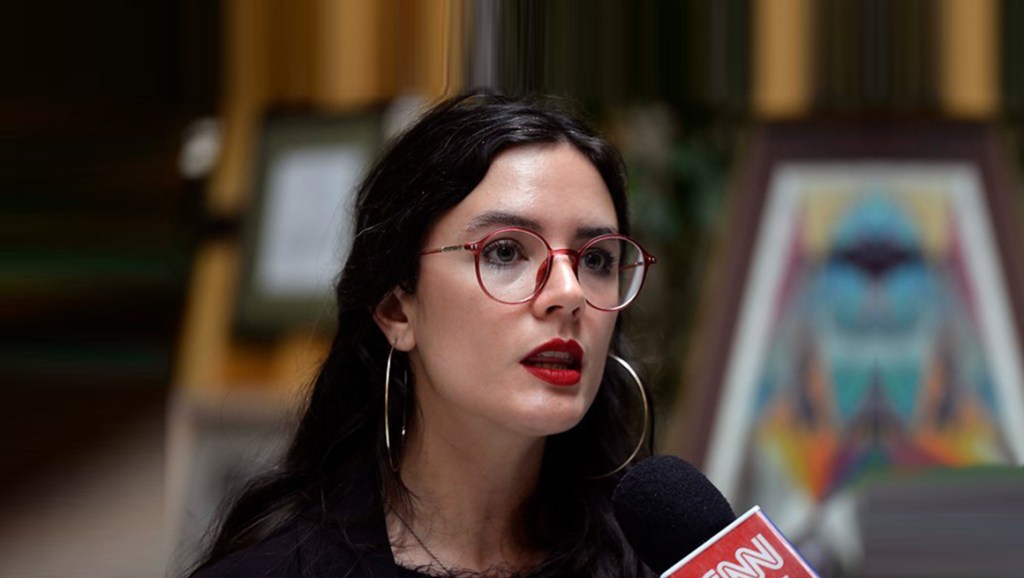 CAMILA VALLEJO RECHAZA VIOLENCIA EN SANTIAGO Y EMPLAZA A VOCERA A CONDENAR LA “VIOLENCIA DE&nbsp;ESTADO”