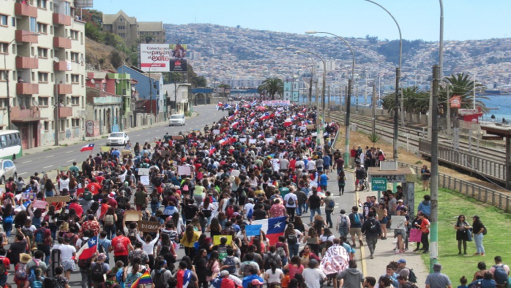 150 mil personas marcharon por una vida digna desde Viña del Mar a&nbsp;Valparaíso