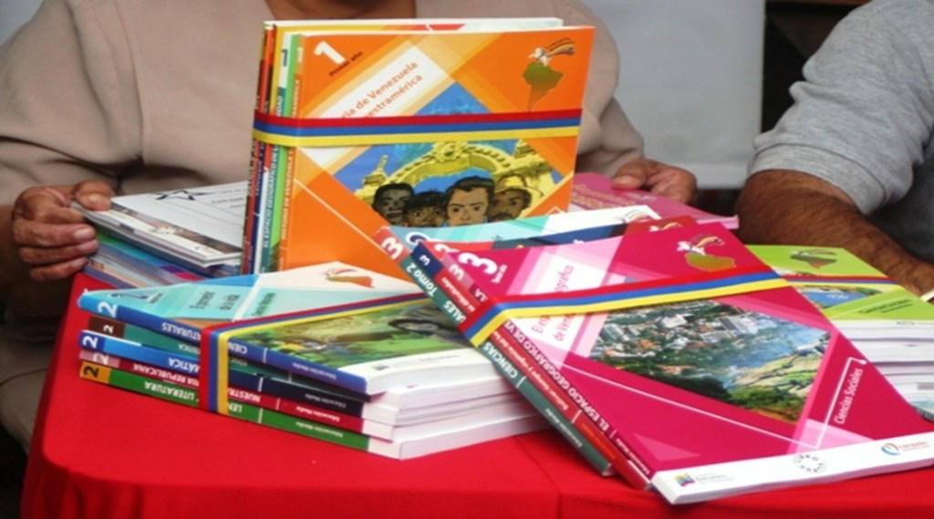 Entregados más de 34 millones de libros de Colección Bicentenaria a niños del&nbsp;país