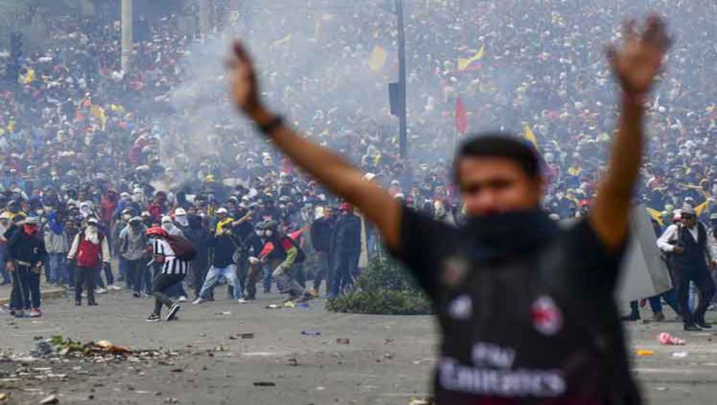 Miles de personas exigen en Quito eliminar reformas&nbsp;antipopulares