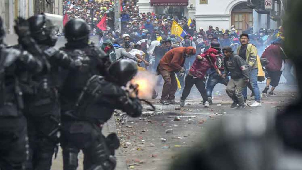 Fuerzas policiales reprimen a manifestantes en&nbsp;Ecuador